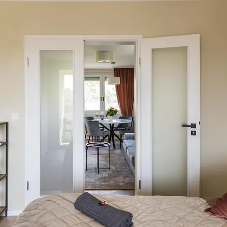 Stock Apartment *